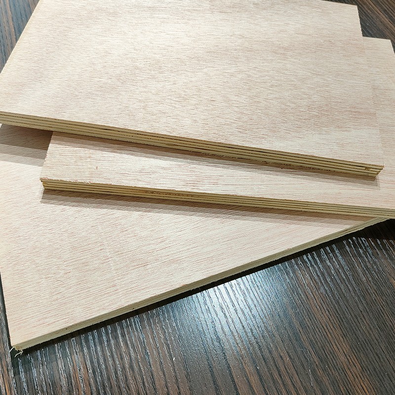 Madera contrachapada de Okoume