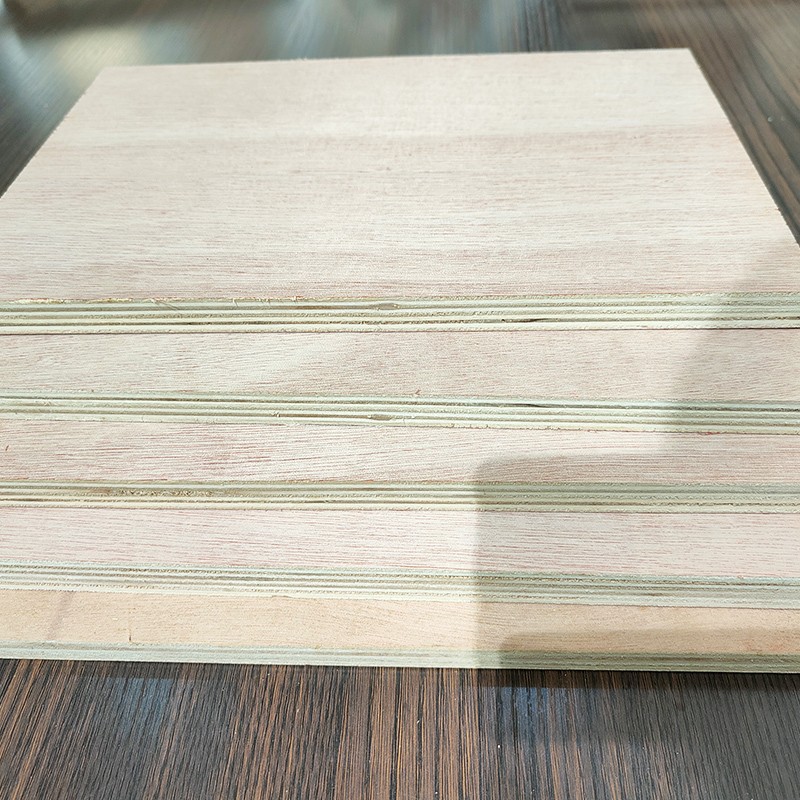 Madera contrachapada de Okoume